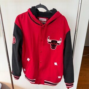 Mitchell & Ness Hardwood Classics Vintage Chicago Bulls Hooded Jacket
